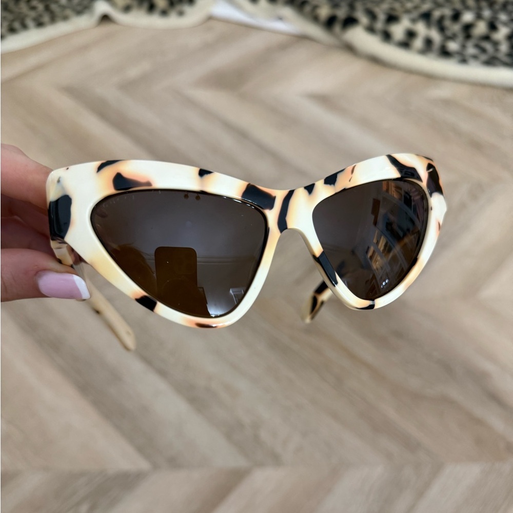 Gucci Cream and Brown Cat-Eye Sunglasses